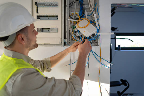 Best Affordable Emergency Electrician  in Lynnwood, WA